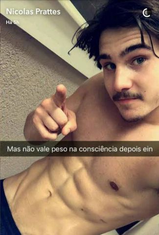 Sou muito simpático e gosto de putaria 