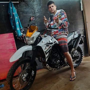 Novinho solteiro 23 anos me chamo Matheus gosto de mulheres sou carinhoso e romântico procuro por diversão gosto de coroas e casais 😍
Qualquer coisa só chama no contato 
Me chama aí pessoal bora curti um pouco
