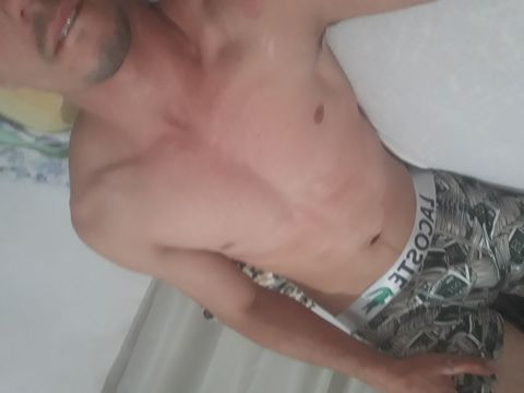 Ola me chamo janilson 
Tenho 27 de idade
Muita sede de sexo
Venha divertir comigo 
