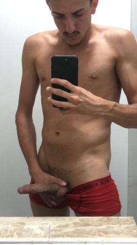 Sou novinho moro em eusebio tenho 22 anos
Curto fazer tudo na cama
Sou dotado cuzim apertado e todo lisinho.