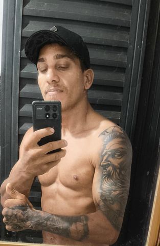 Sou carinhoso simpatico sou muito atencioso, sou ativo  tenho 1.72 d altura sou moreno claro olhos claro corpo definido