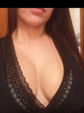 Ola amores sou uma garota simpática e gostosa pronta para proporcionar ótimos momentos bem safados atendo no motel ou seu local 