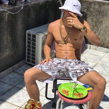 Posso te fuder com força ou com carinho, você é quem escolhe !